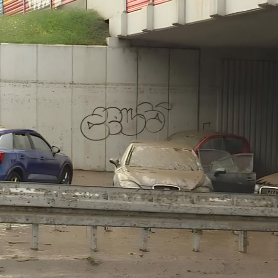 Podvožnjak ispod auto-puta kod Hitne pomoći blokiran zbog poplava: Stvorilo se "jezero blata", a kada će biti sanirano? (VIDEO)