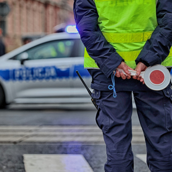 Evo zašto policajac prvo PIPNE AUTO kada vas zaustavi: Razlog će vas ŠOKIRATI, a čak i iskusni vožači ovo ne znaju